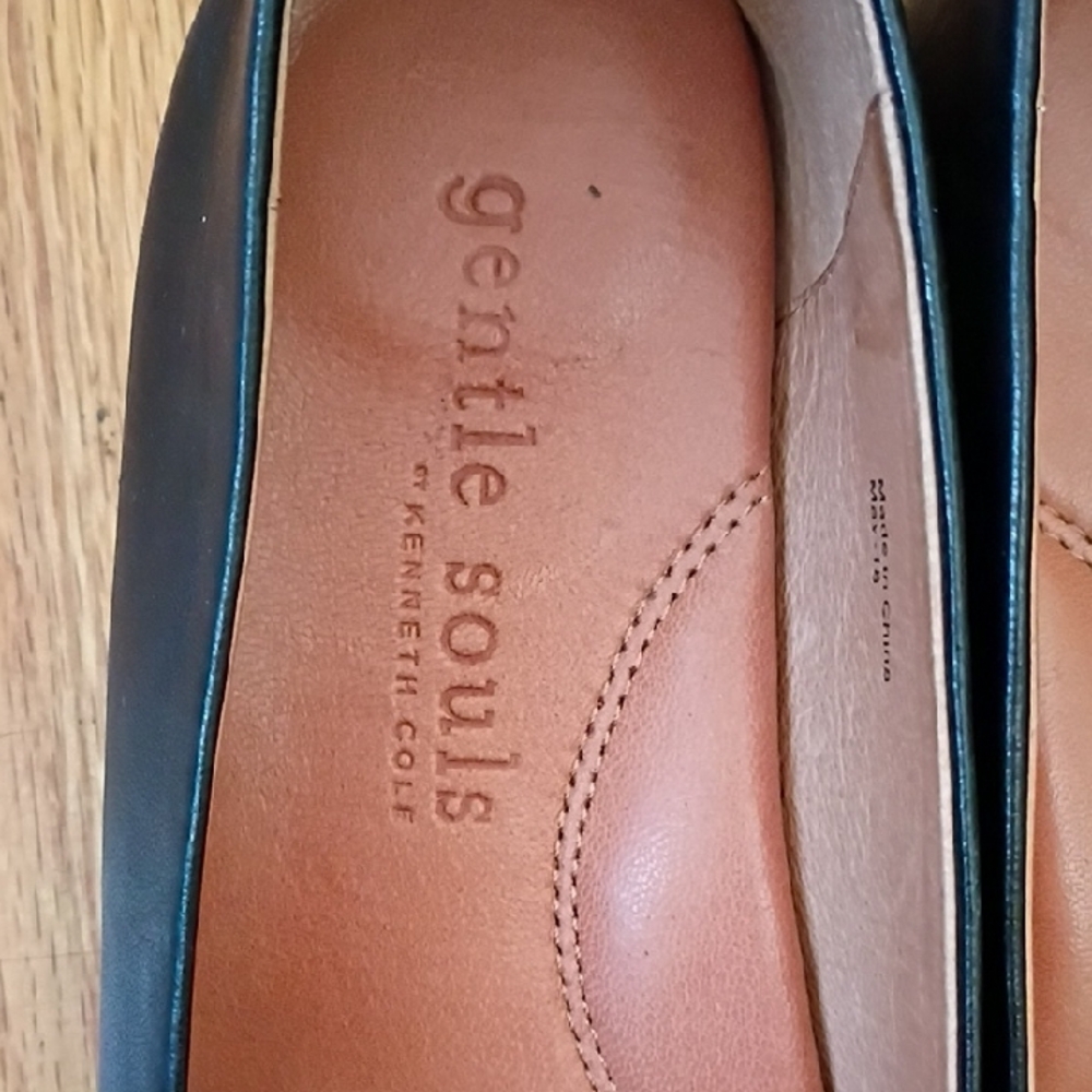 Gentle Souls Women's Black Leather Flats Size 8 - Picture 2 of 8
